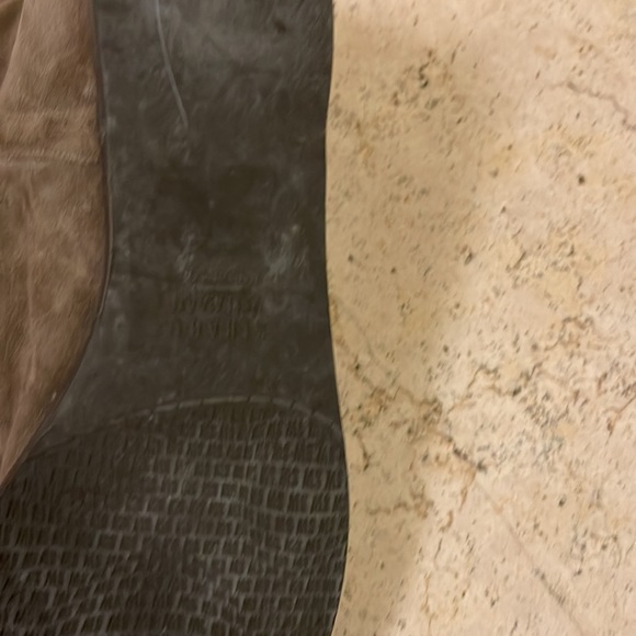 Stuart Weitzman - Picture 2 of 7